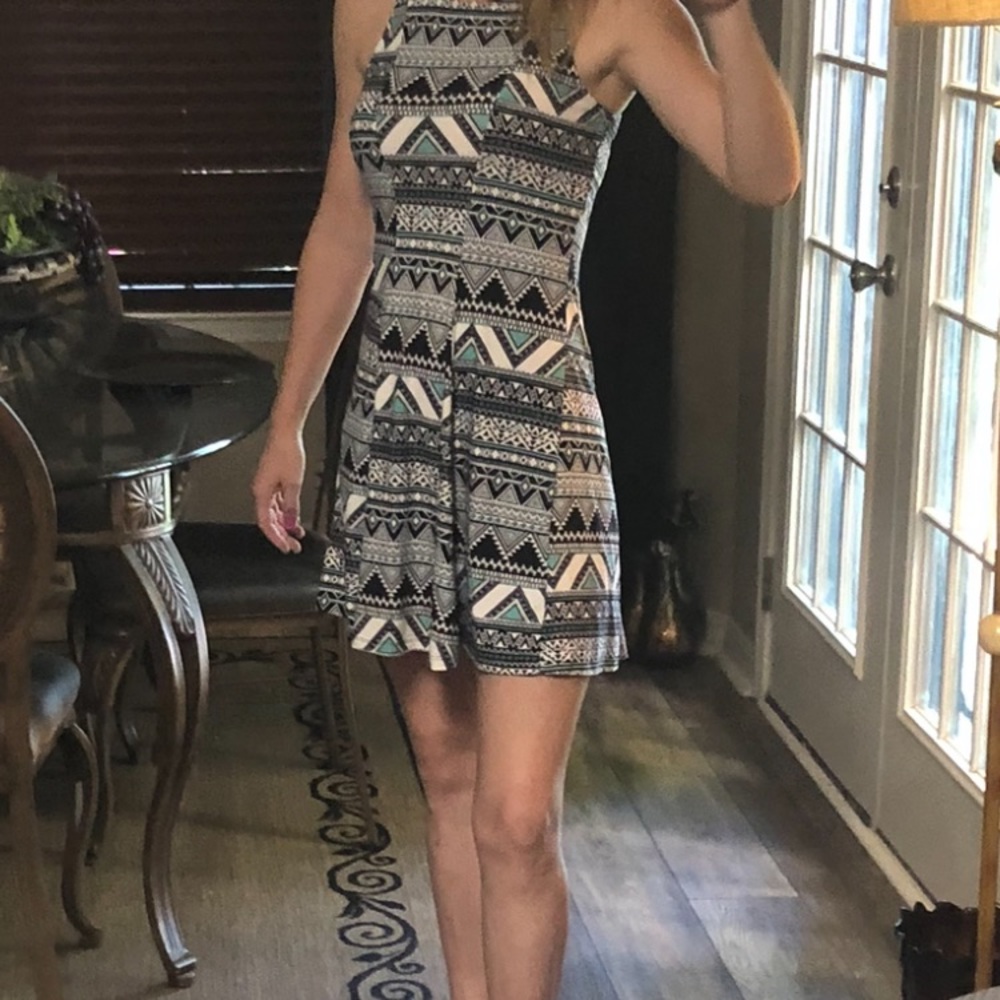Small Aztec pattern mini dress - Picture 3 of 5